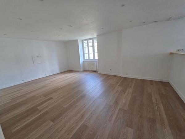 Maison Dourdan 5 pièces de 160 m2 avec grange attenante de 80 m² + garage 20 m²
