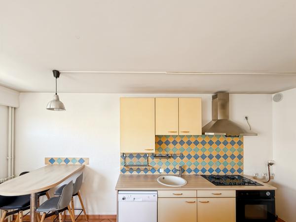 Appartement T4 de 85 m² avec piscine et tennis privatifs - Métro Garibaldi Lyon (69003)