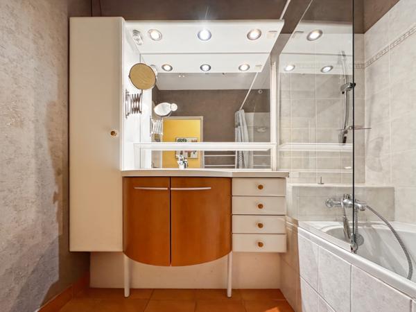 Appartement T4 de 85 m² avec piscine et tennis privatifs - Métro Garibaldi Lyon (69003)