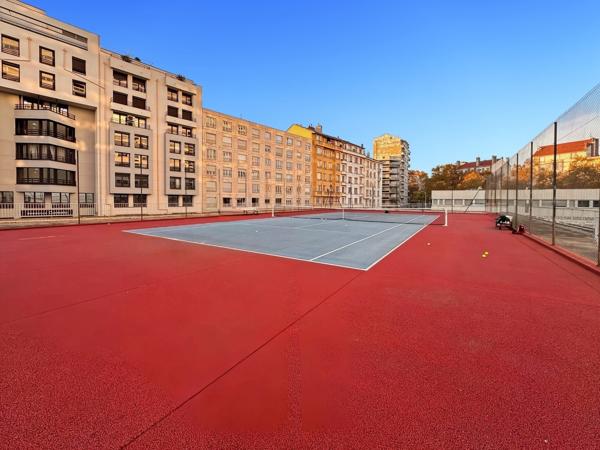 Appartement T4 de 85 m² avec piscine et tennis privatifs - Métro Garibaldi Lyon (69003)