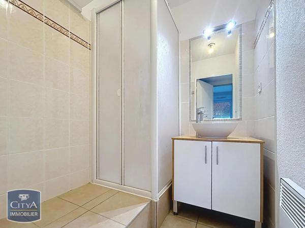 Appartement à louer 3 pièces 74.52m² Nîmes (30900)