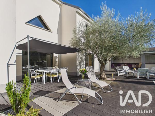 Maison à vendre 6 pièces 254 m² Saint-Julien-les-Villas