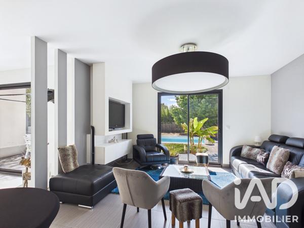 Maison à vendre 6 pièces 254 m² Saint-Julien-les-Villas