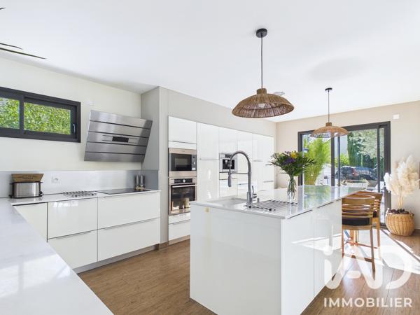 Maison à vendre 6 pièces 254 m² Saint-Julien-les-Villas