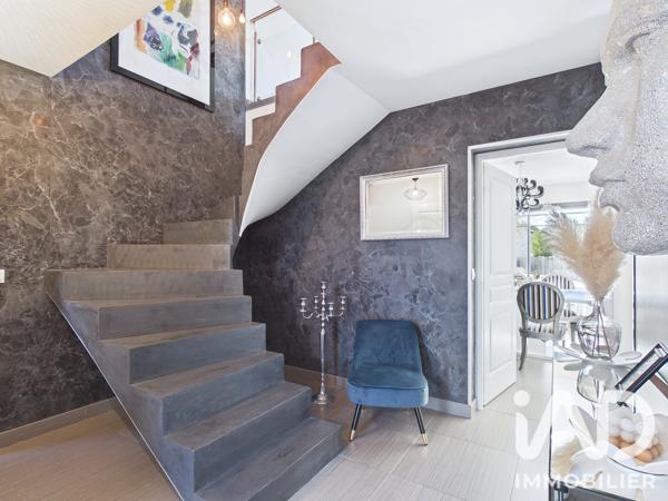 Maison à vendre 6 pièces 254 m² Saint-Julien-les-Villas