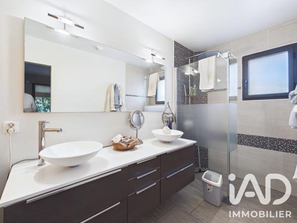 Maison à vendre 6 pièces 254 m² Saint-Julien-les-Villas