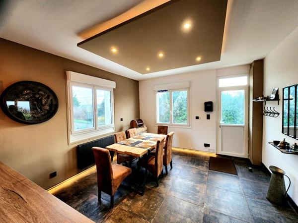 Les Andelys - Maison refaite à neuf de 75 m2 - 2/3 chambres + garage et bâtiment sur 2.109 m2 de terrain - Prix 242.000