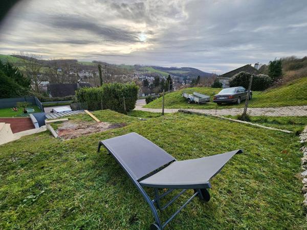 Les Andelys - Maison refaite à neuf de 75 m2 - 2/3 chambres + garage et bâtiment sur 2.109 m2 de terrain - Prix 242.000