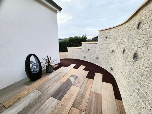 Les Andelys - Maison refaite à neuf de 75 m2 - 2/3 chambres + garage et bâtiment sur 2.109 m2 de terrain - Prix 242.000