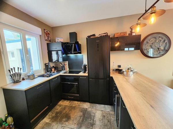 Les Andelys - Maison refaite à neuf de 75 m2 - 2/3 chambres + garage et bâtiment sur 2.109 m2 de terrain - Prix 242.000