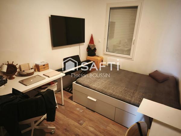 Très bien situé intra muros de la Fleche