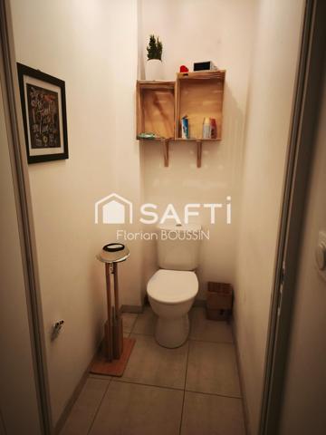 Très bien situé intra muros de la Fleche