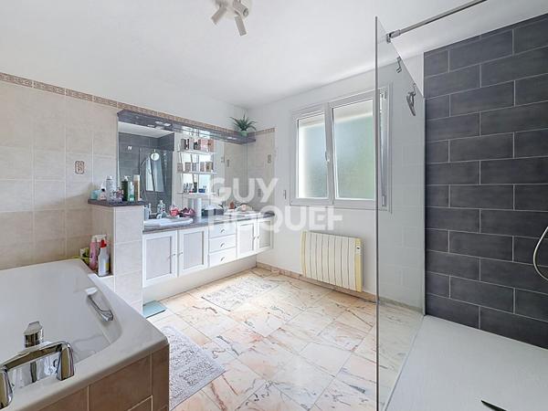 Maison Verson 5 pièce(s) 141 m2