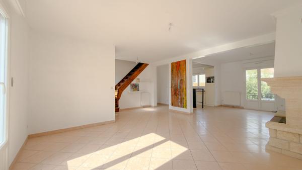 Maison de 2000 avec 4/5 chambres au quartier des fleurs