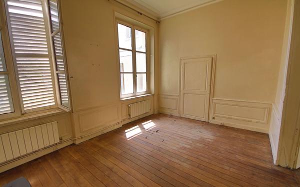 Appartement à vendre    3 pièces • 100 m2 Château-Thierry