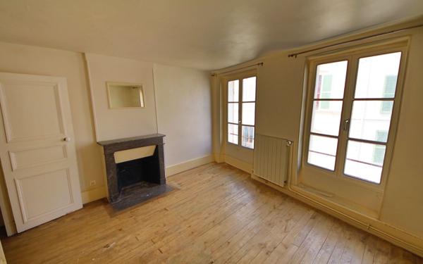 Appartement à vendre    3 pièces • 100 m2 Château-Thierry