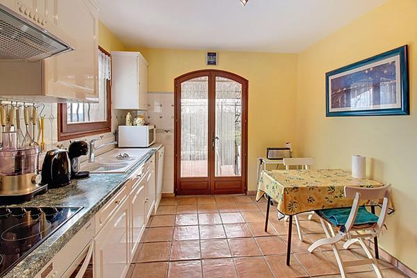 A VENDRE EN EXCLUSIVITE à LORGUES - Villa de 112m² sur un terrain de 1123m² avec PISCINE et GARAGE - VUE - AU CALME