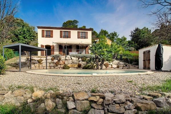 A VENDRE EN EXCLUSIVITE à LORGUES - Villa de 112m² sur un terrain de 1123m² avec PISCINE et GARAGE - VUE - AU CALME