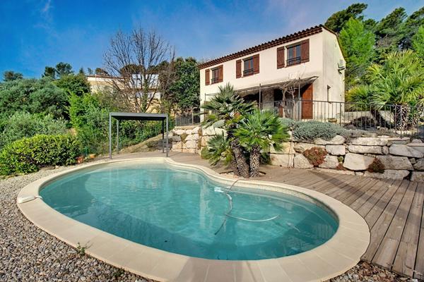 A VENDRE EN EXCLUSIVITE à LORGUES - Villa de 112m² sur un terrain de 1123m² avec PISCINE et GARAGE - VUE - AU CALME
