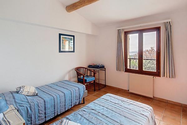 A VENDRE EN EXCLUSIVITE à LORGUES - Villa de 112m² sur un terrain de 1123m² avec PISCINE et GARAGE - VUE - AU CALME