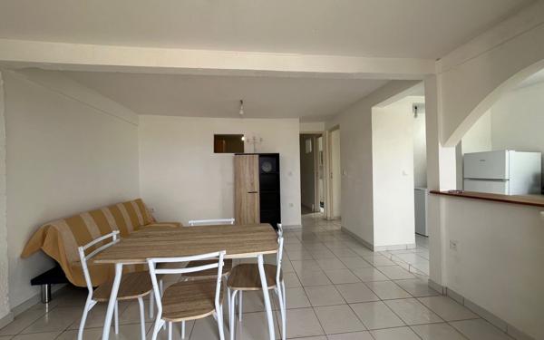 Appartement à louer    2 pièces • 44 m2 Fort-de-France