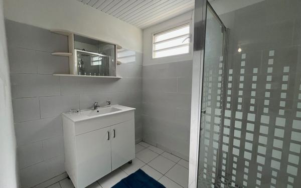 Appartement à louer    2 pièces • 44 m2 Fort-de-France