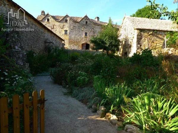 Vente                                                      Maison
                        
                                         358 m2                     à Sévérac-d'Aveyron