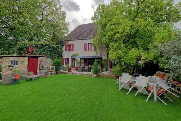 Maison rénovée en pierre à vendre CHAMPVANS (39)