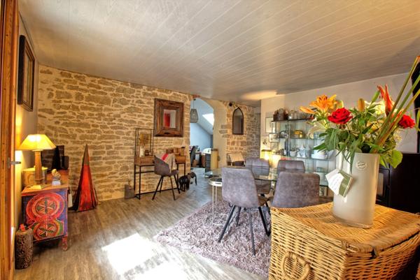 Maison rénovée en pierre à vendre CHAMPVANS (39)