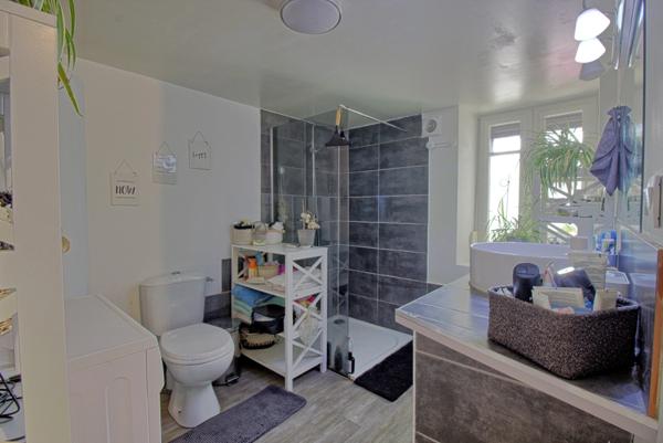 Maison rénovée en pierre à vendre CHAMPVANS (39)