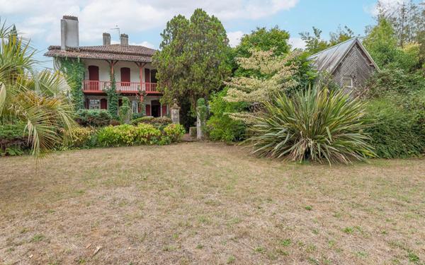 Maison à vendre    8 pièces •  Coudures