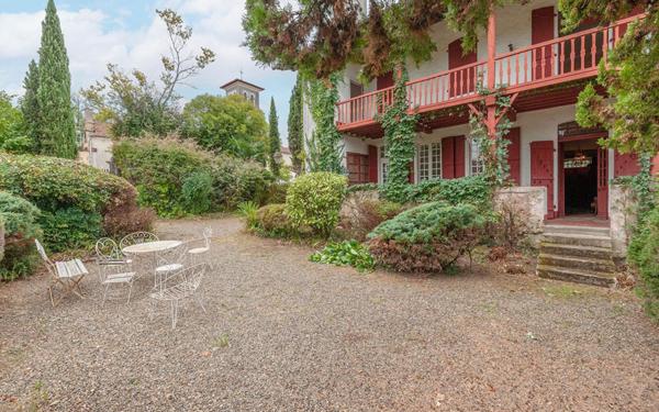 Maison à vendre    8 pièces •  Coudures