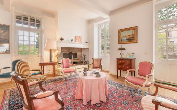 Maison à vendre    8 pièces •  Coudures