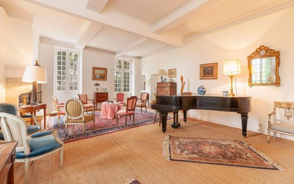 Maison à vendre    8 pièces •  Coudures