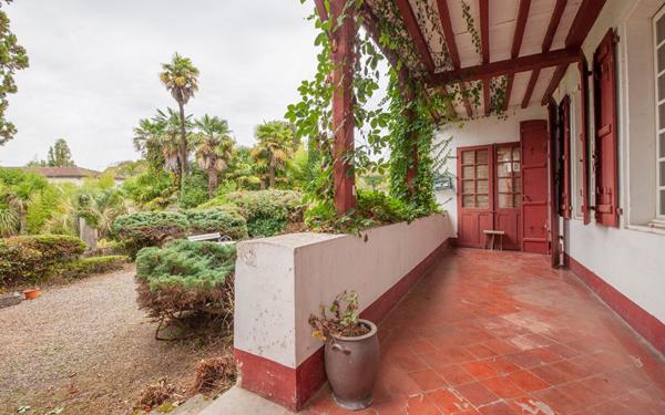 Maison à vendre    8 pièces •  Coudures