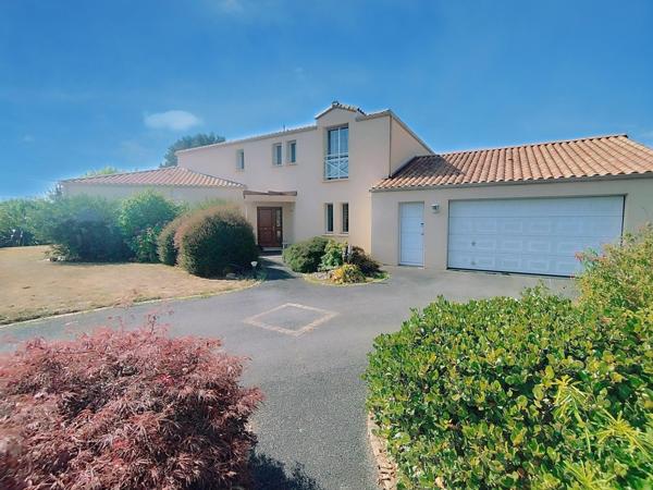 Maison de 237m², 6 chambres, piscine