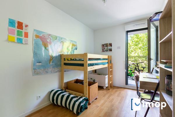 BAS MONTREUIL : Lumineux 4 pièces 3 chambres avec terrasses