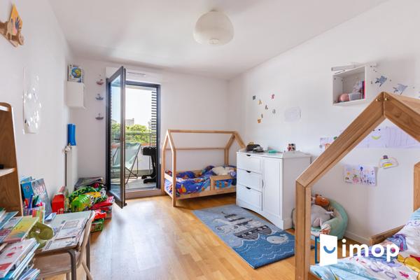 BAS MONTREUIL : Lumineux 4 pièces 3 chambres avec terrasses