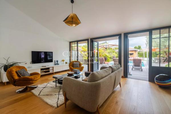 Bruges limite Bouscat – Maison d’environ 190 m2 avec jardin et piscine