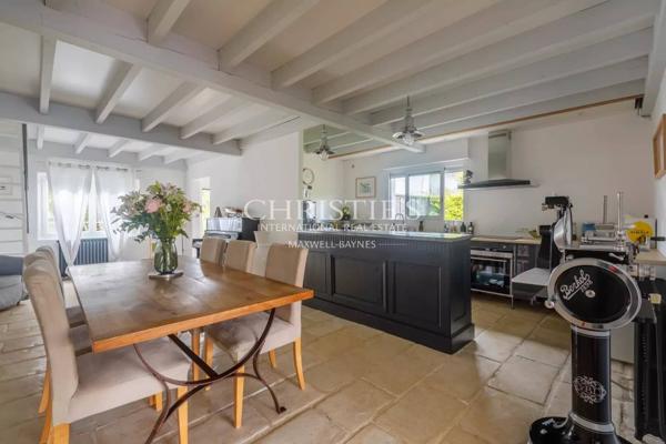 Bruges limite Bouscat – Maison d’environ 190 m2 avec jardin et piscine