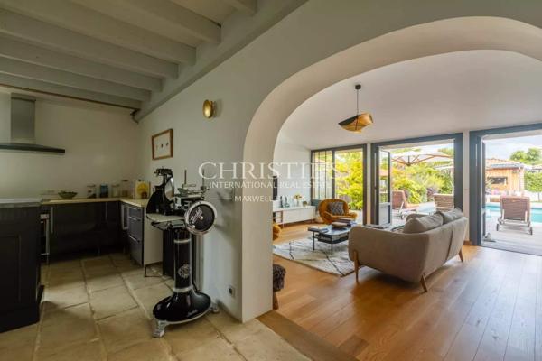 Bruges limite Bouscat – Maison d’environ 190 m2 avec jardin et piscine