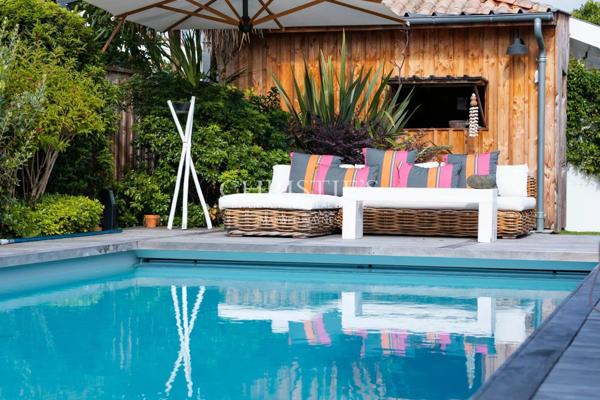 Bruges limite Bouscat – Maison d’environ 190 m2 avec jardin et piscine