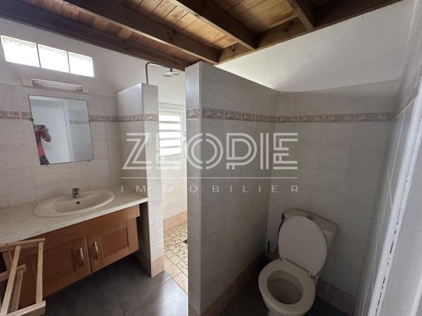 Saint-François (97118) Villa 4 chambres de 135m² environ sur un terrain de 1100 m² avec piscine.