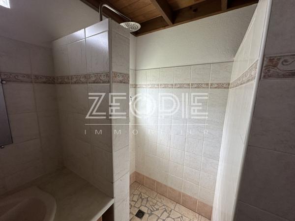 Saint-François (97118) Villa 4 chambres de 135m² environ sur un terrain de 1100 m² avec piscine.