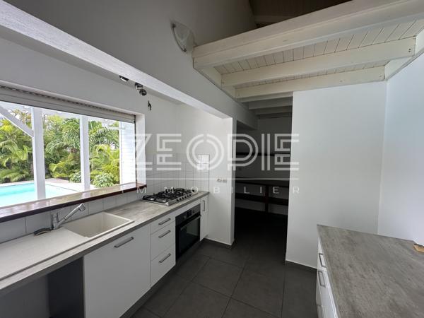Saint-François (97118) Villa 4 chambres de 135m² environ sur un terrain de 1100 m² avec piscine.