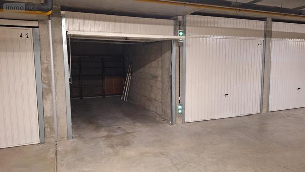 Garage - Parking à vendre à Bourg-en-Bresse dans l'Ain (01000), ref : 01018-435