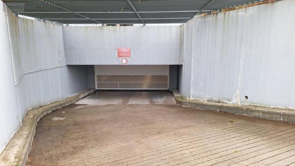 Garage - Parking à vendre à Bourg-en-Bresse dans l'Ain (01000), ref : 01018-435