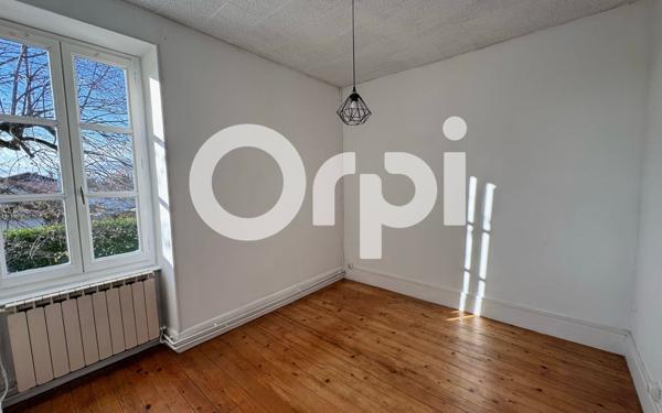 Maison à louer    6 pièces •  Saint-Hilaire-de-la-Côte