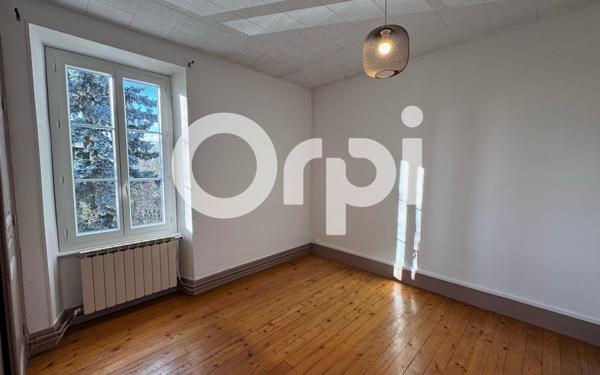 Maison à louer    6 pièces •  Saint-Hilaire-de-la-Côte