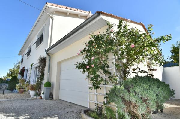 Dept 16 La COURONNE: maison avec 4 ch + 1 Bureau et garage sur terrain